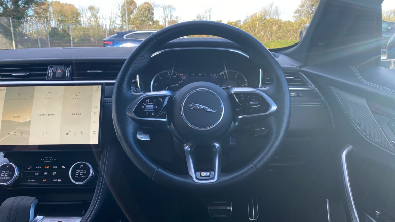 Jaguar F-Pace 2.0 D200 R-Dynamic Black 5dr Auto AWD Diesel Estate